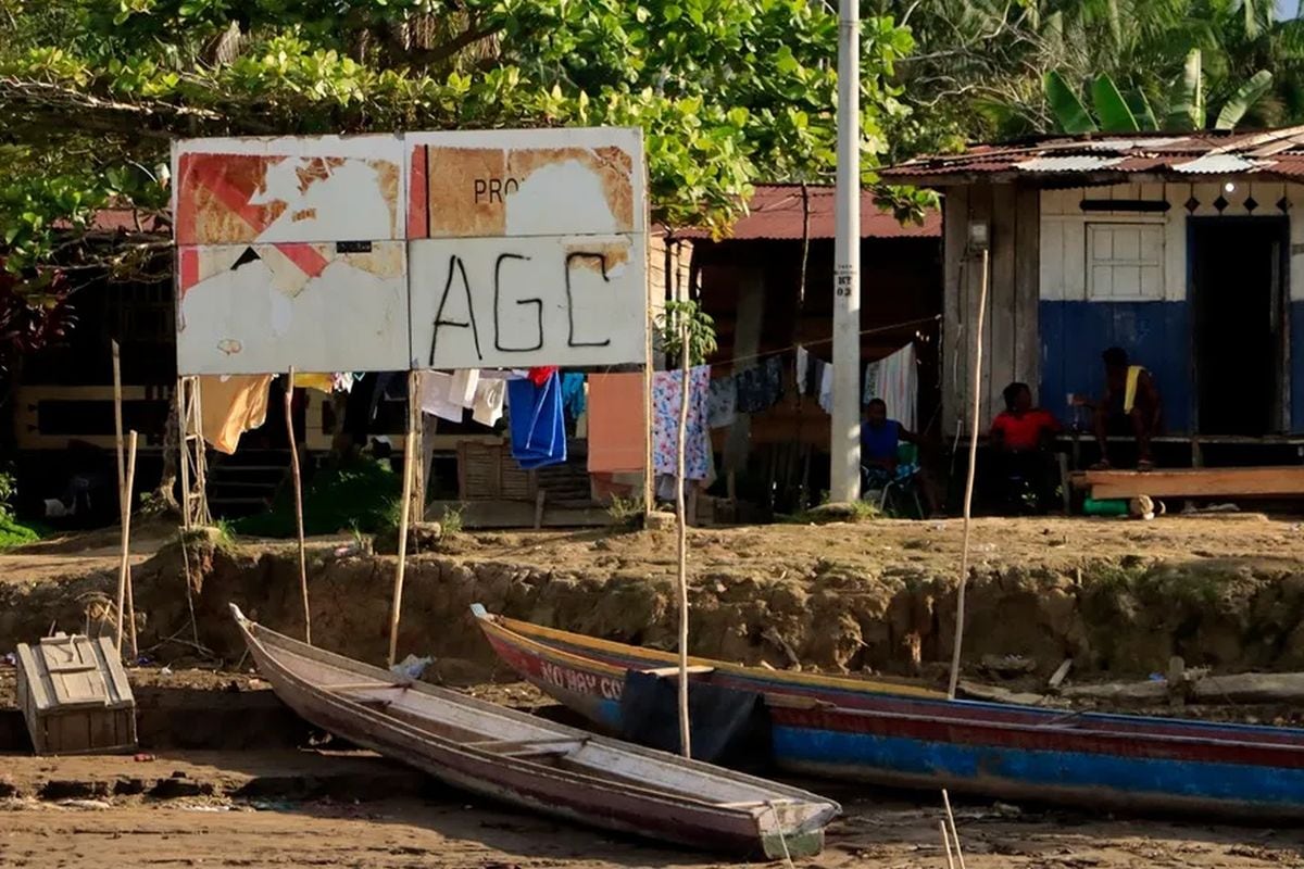 Imagen de un grafiti en el se lee AGC, siglas para Autodefensas Gaitanistas de Colombia -también conocidas como Clan del Golfo-. Foto: EFE/ Ricardo Maldonado Rozo