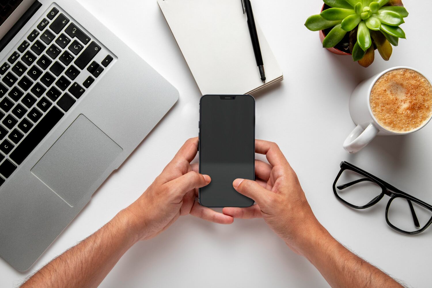 Poco a poco va quedando atrás el teletrabajo, aunque aun hay empresas que aprovechan esta modalidad. (Foto referencial: freepik.es)