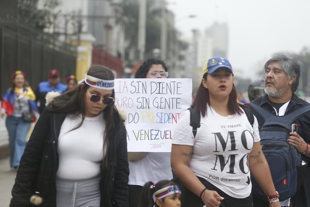 Centenas de ciudadanos venezolanos residentes en Perú se congregan en el parque Miguel de Cervantes, en el Cercado de Lima. (Foto: Mario Zapata N. / @photo.gec)