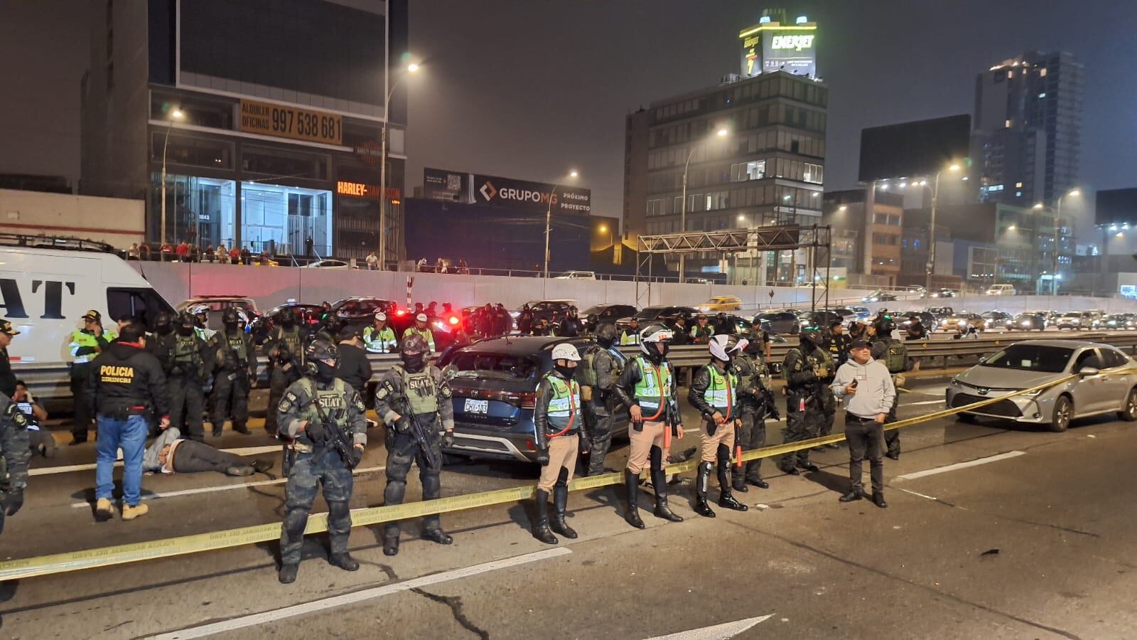 Dos muertos y policías heridos dejó tiroteo en la Vía Expresa tras operativo conjunto de la PNP. (Foto: GEC)