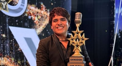 “Yo soy grandes batallas”: Imitador de Raphael se coronó campeón de la temporada