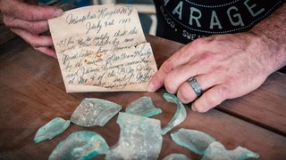 Obrero encuentra una carta en botella de cerveza de hace más de 112 años