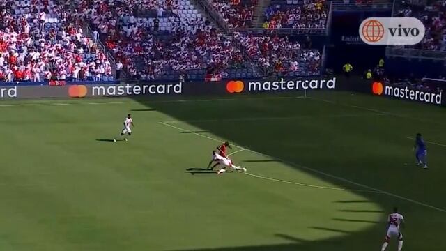 Carlos Zambrano y una salida riesgosa que pudo costar un gol en contra ante Canadá | VIDEO 