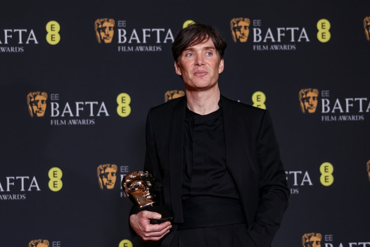 Cillian Murphy, ganador del trofeo al Mejor actor por "Oppenheimer".