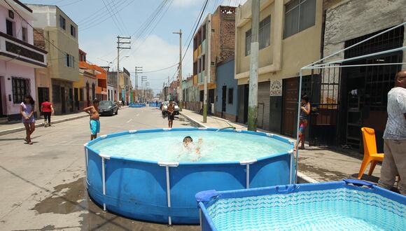 Vecinos que instalen piscinas portátiles en la vía pública serán sancionados con multa. (Foto: GEC/Archivo)