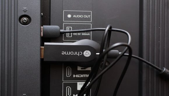 Esto pasa si conectas tu celular en el puerto USB de tu TV Smart. (Foto: ProAndroid)