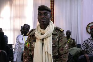 El coronel Sadio Camara, ministro de Defensa y Veteranos de Malí, durante la reunión de ministros de la Alianza de Estados del Sahel (AES), Uagadugú, 15 de febrero de 2024. Foto: FANNY NOARO-KABRÉ / AFP