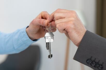 Todas estas personas pueden recibir un bono de hasta US$25,000 para comprar una casa en EE. UU.