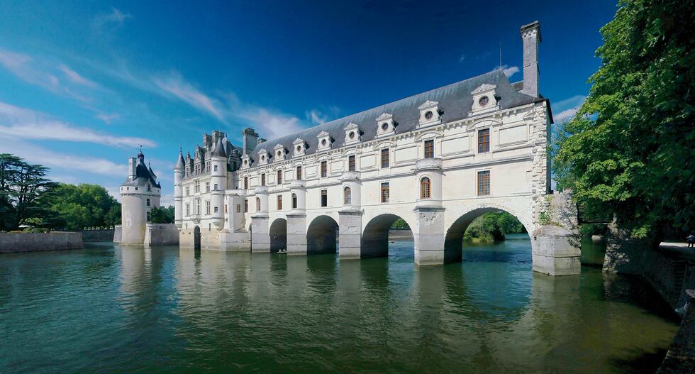 El Valle del Loira es famoso por albergar algunos de los castillos más hermosos de Francia. Chambord, Chenonceau y Amboise son solo algunos ejemplos de estas impresionantes construcciones renacentistas rodeadas de paisajes encantadores. Recorrer estos castillos es como viajar en el tiempo y sumergirse en la historia de la realeza francesa. (Foto: Wikipedia).
