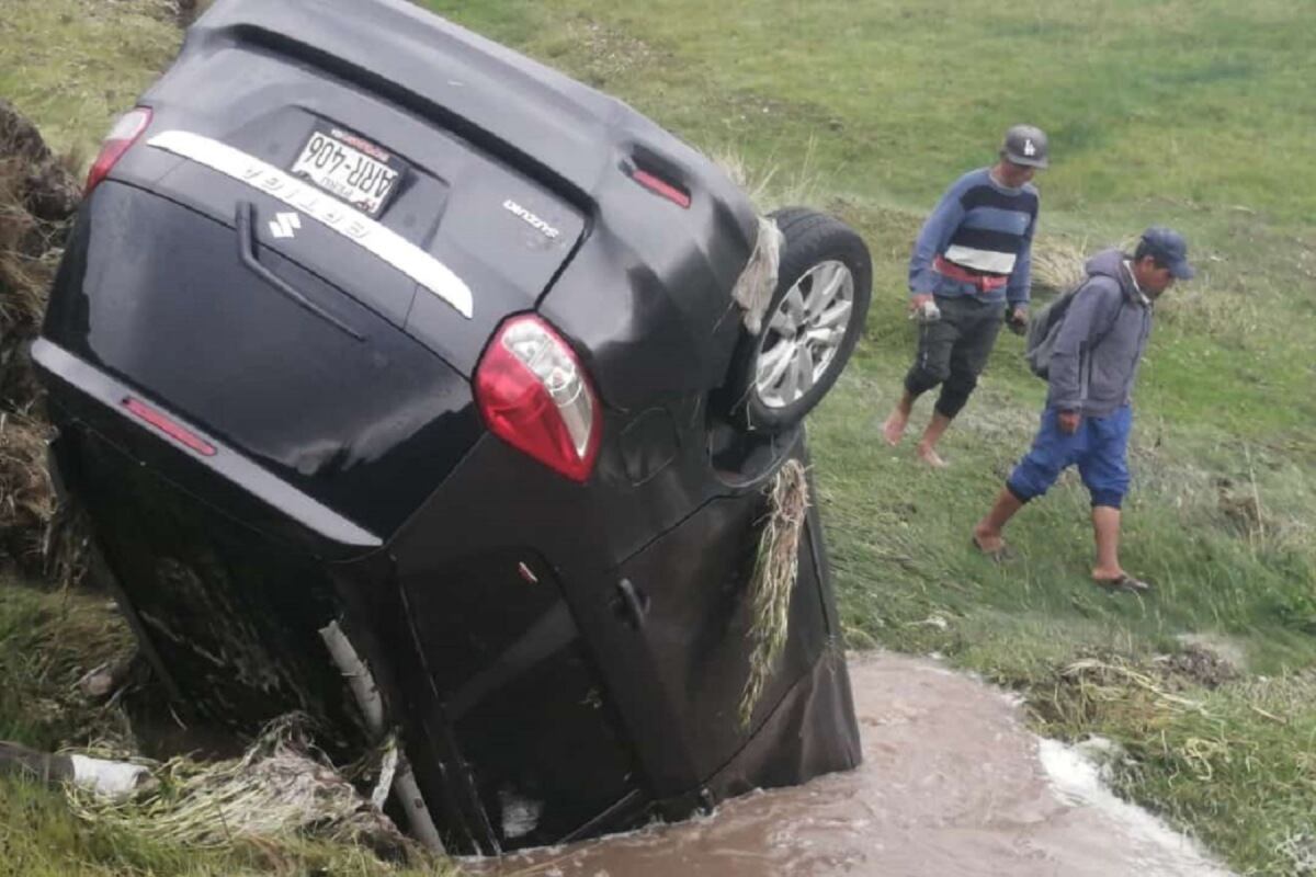 Las intensas lluvias acompañadas de una fuerte granizada causaron este incidente en Ayacucho. (Foto: Andina)