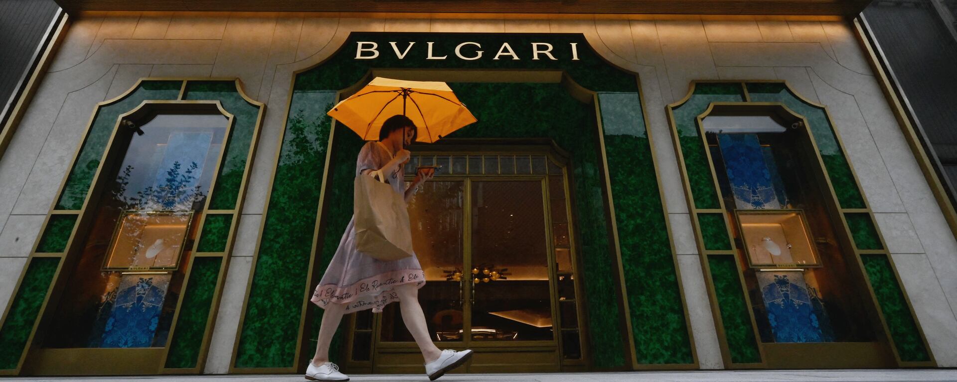 ¿Por qué marcas extranjeras de lujo como Bulgari y Versace han desatado la ira en China en los últimos tiempos?