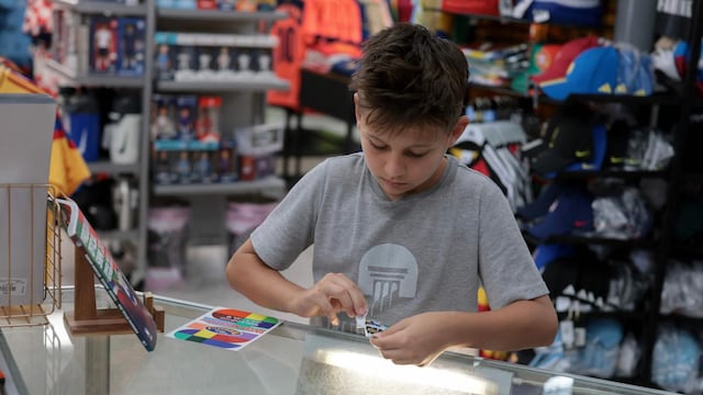 Las habilidades que llenar el álbum de figuritas del Mundial 2026 le está dando a tu hijo sin que se de cuenta