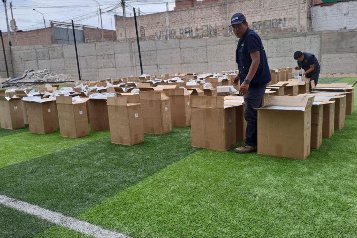 Con presencia de un representante del Ministerio Público, los policías procedieron al conteo, el cual arrojó más de 1 millón 100 mil cigarrillos y que están valorizados en más de un millón 200 mil soles.