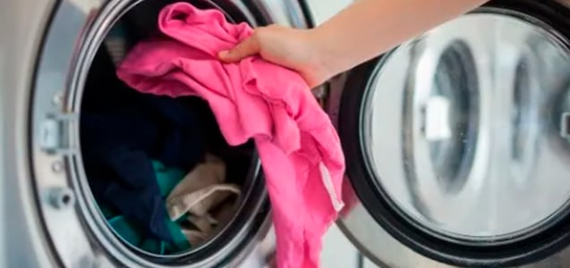 Cómo usar el vinagre para dejar tu lavadora impecable