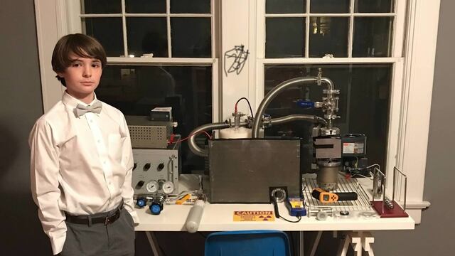 El peligroso experimento de un niño de 12 años que hizo que el FBI tocara su puerta