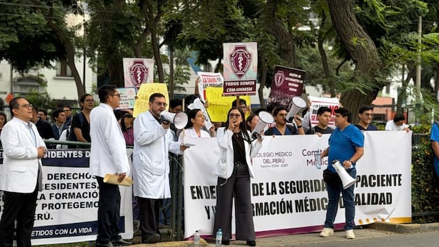 Médicos con título de especialista sin pasar por el residentado: los pro y contra de la norma, la opinión de las partes y la posible solución al tema