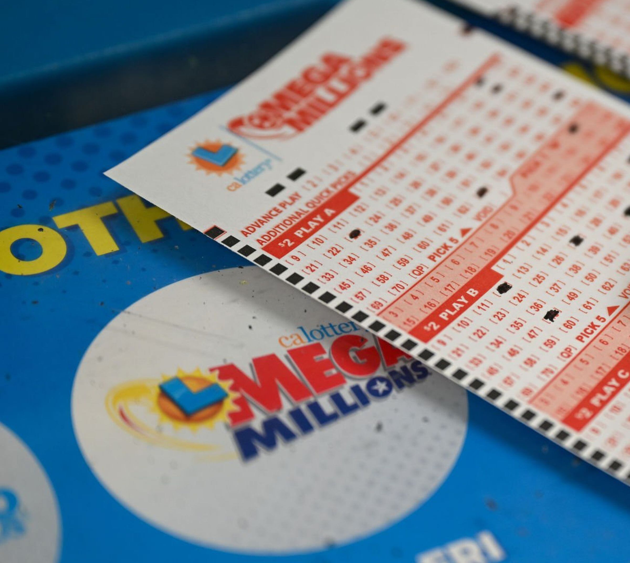 Mega Millions ha otorgado 36 botes de más de $300 millones y es el único juego de lotería que ha otorgado siete premios de $1,000 millones o más: dos en 2023 y 2024, y uno en 2018, 2021 y 2022. (Foto: Tayfun Coskun / Anadolu Agency vía Getty Images)