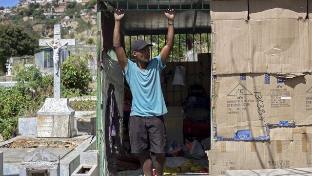 El gigantesco cementerio profanado en Venezuela, un fúnebre hogar para personas sin techo