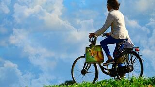 ¿Qué beneficios le brinda a nuestro cuerpo andar en bicicleta?