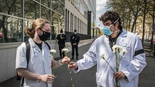 Francia supera 14 millones de vacunados y sigue con sus hospitales saturados