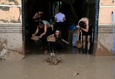 “El gobierno no está haciendo nada. Solo la gente joven nos está ayudando”: la indignación por la insuficiente ayuda en la tragedia en España