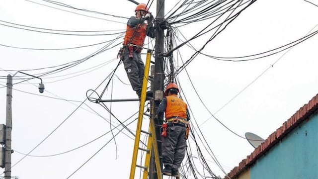 Defensoría del Pueblo: Empresas de telefonía y electricidad deberán retirar cables aéreos en desuso o mal estado