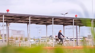 Alemania saca provecho al espacio: le agrega un techo con paneles solares a la ciclovía