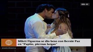 Milett Figueroa y Bernie Paz: mira cómo se besaron en teatro