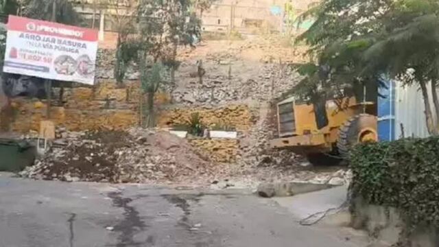 Independencia: Muro de contención de ochos metros  se desploma y aplasta tres automóviles