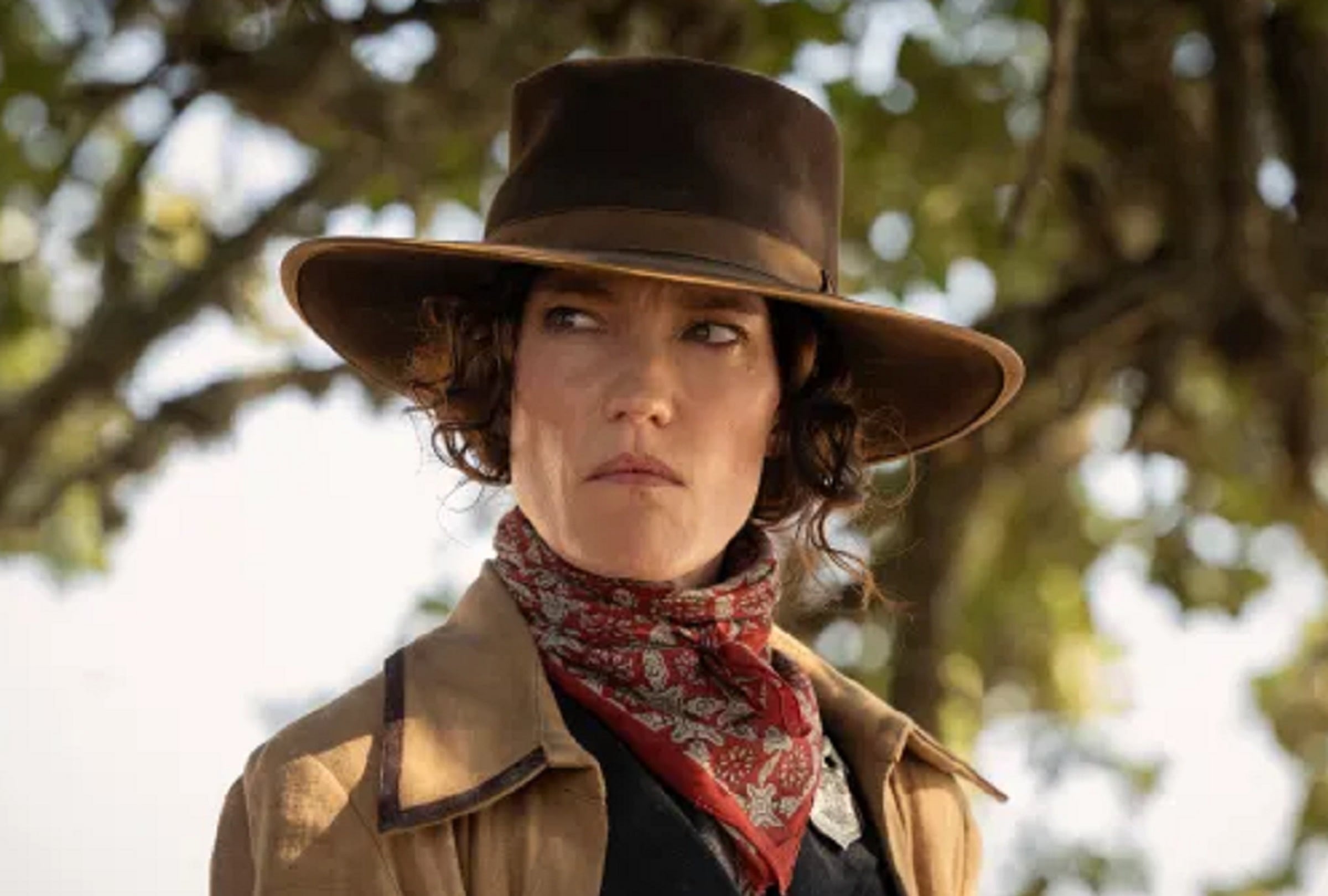 Mamie Fossett (Jennifer Carpenter) debe capturar a Teonna Rainwater (Aminah Nieves) en la segunda temporada de "1923" (Foto: Paramount)