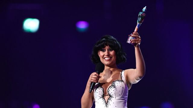 Raye se consagró en los Brit Awards con seis premios, entre ellos Mejor álbum y Artista del año