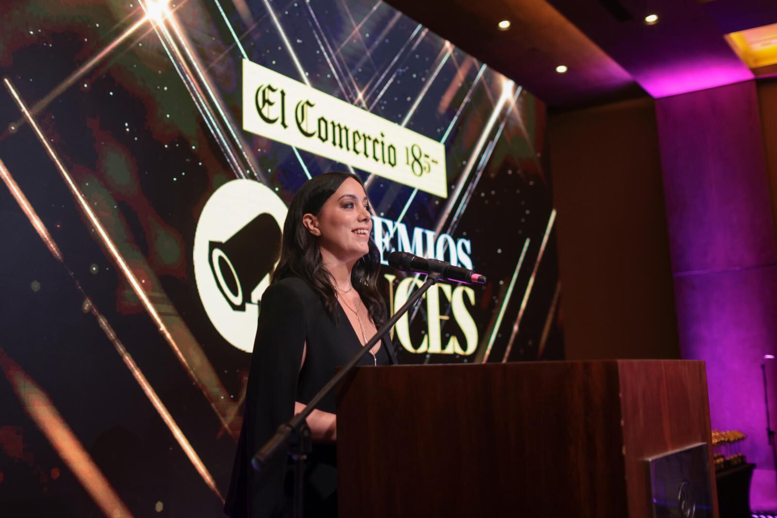 Los Premios Luces constan de 35 categorías. Además, de premios especiales a la trayectoria.