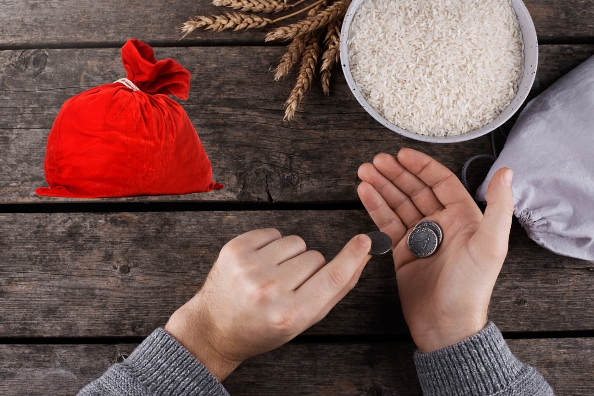 Para este ritual necesitarás arroz, una bolsa roja y algunas monedas para atraer la abundancia en Año Nuevo. (Foto: Freepik)