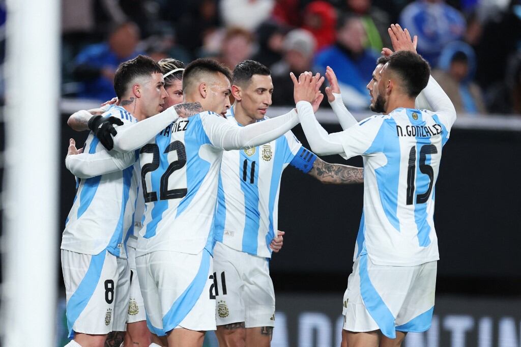 Argentina se impuso con facilidad ante El Salvador desde el Lincoln Financial Field Stadium de Filadelfia, Estados Unidos. (Photo by Charly TRIBALLEAU / AFP)