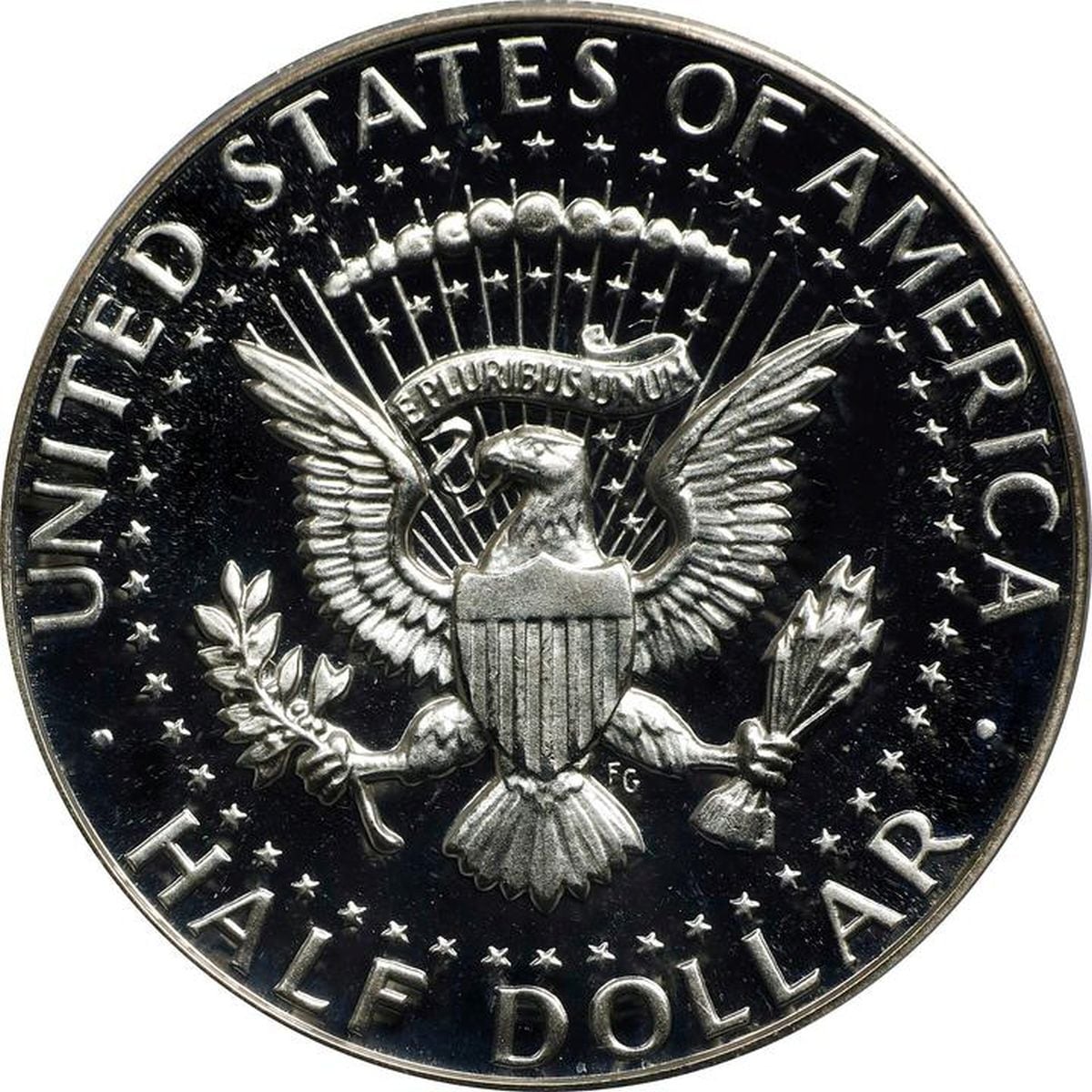 El lado reverso de la moneda de medio dólar Kennedy 1968 que se vendió en $24,000 dólares. (https://auctions.stacksbowers.com)