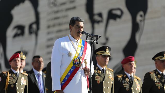 Maduro entrega condecoración Bicentenario Victoria de Ayacucho a los 21 venezolanos sancionados por EE.UU.
