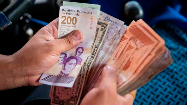 Buenas noticias para los docentes activos del Ministerio de Educación en Venezuela: ¿Cómo saber si ya se puede cobrar el bono de 4.350 bolívares? | Foto: EFE