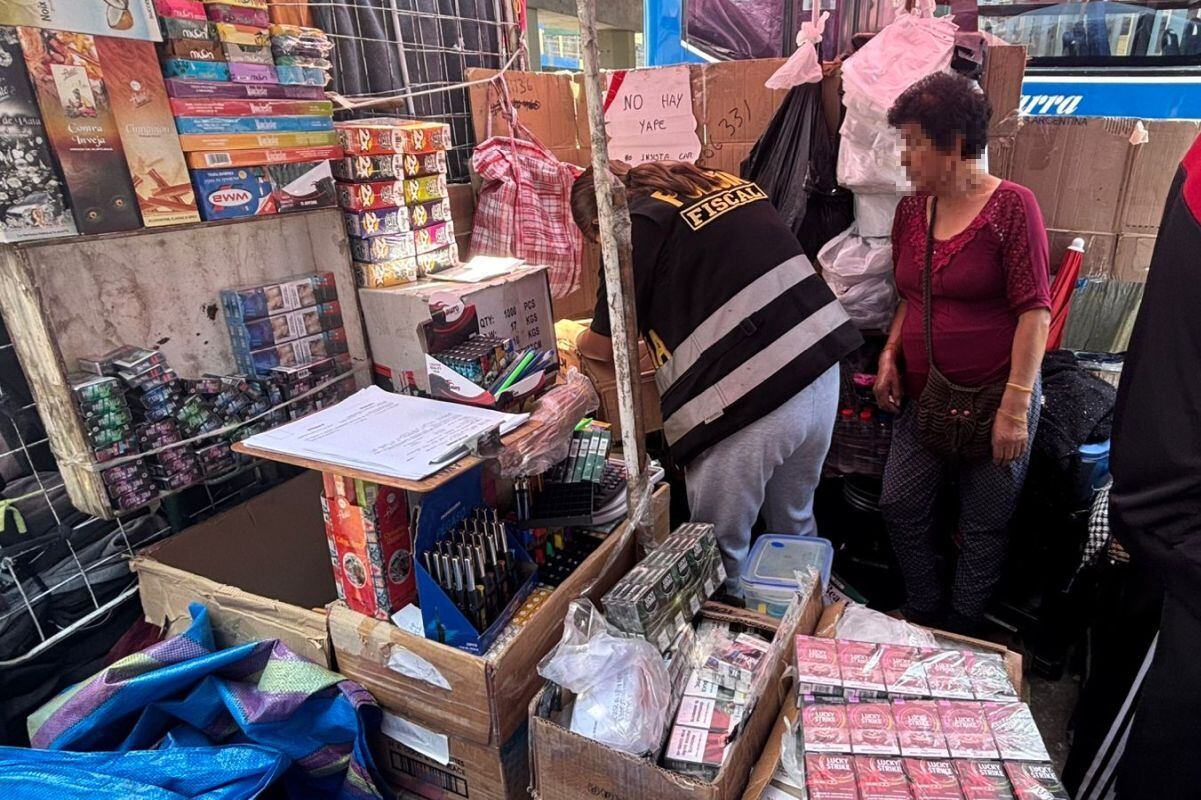 Incautan cigarrillos de contrabando en los alrededores del emporio comercial de Gamarra.