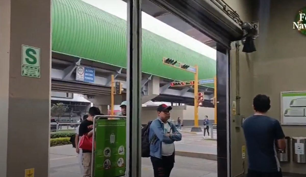 Pasajeros quedaron varados en un tren de la Línea 1 del Metro de Lima por más de media hora | Captura de video RPP