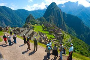 Fiestas Patrias 2025: Pese a coyuntura aumentan viajes y consumo este año, ¿qué compran y a dónde piensan viajar los peruanos?