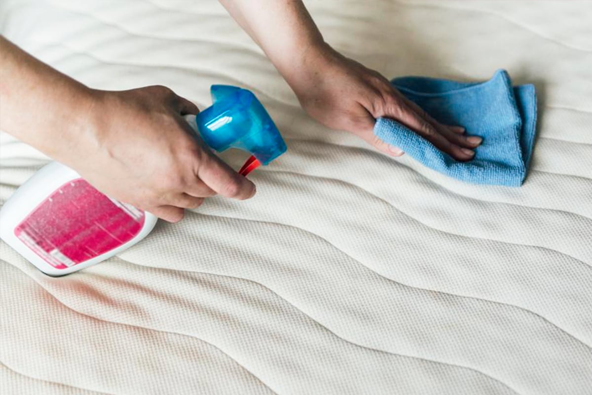 TRUCOS CASEROS | Conoce los mejores tips para eliminar las manchas amarillentas de un colchón. (Foto: Agencias).