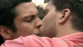 Los besos gay sacuden a Brasil
