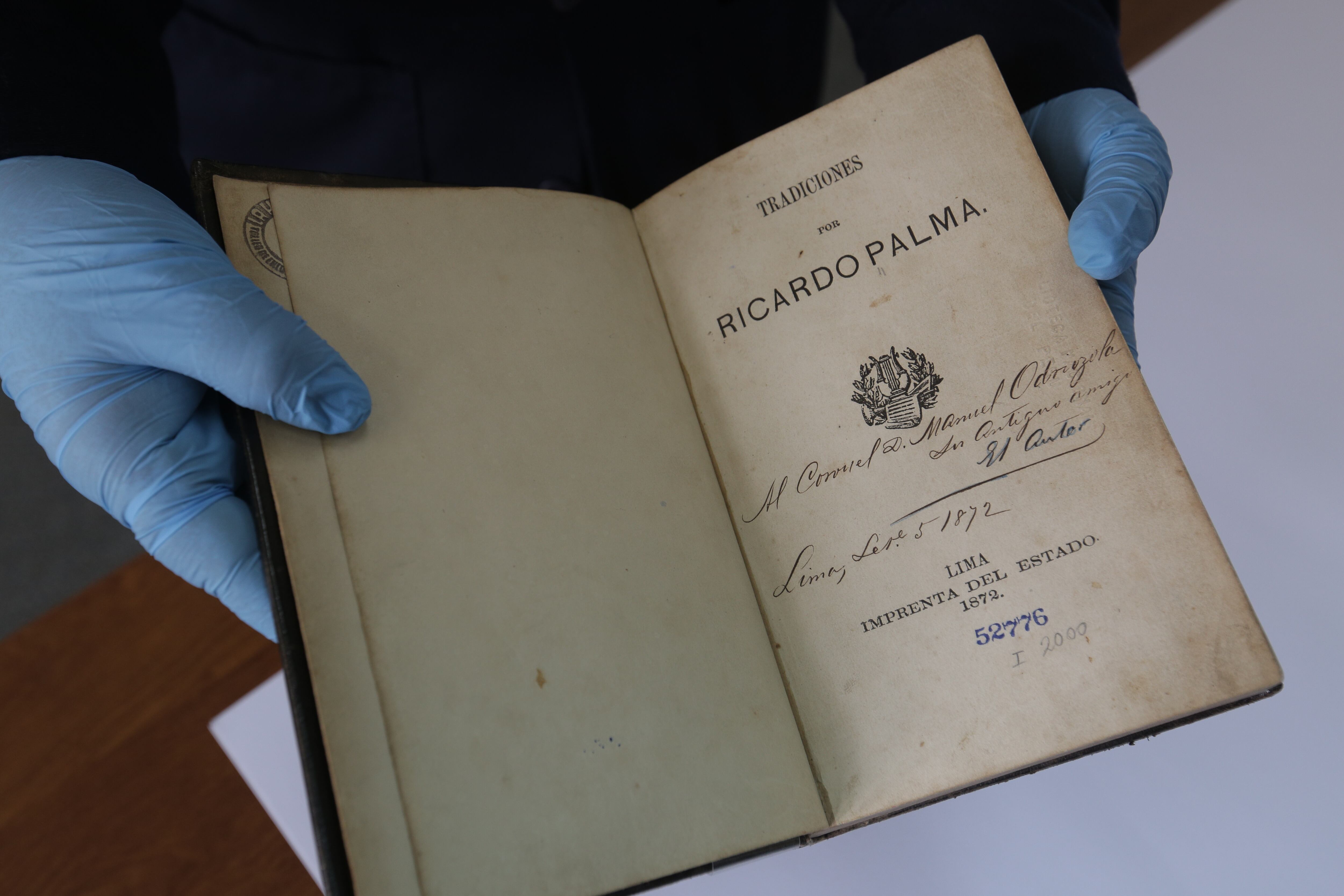 Tesoros de la bóveda de la BNP: "Tradiciones Peruanas" de Ricardo Palma dedicada al Coronel Manuel Odriozola.