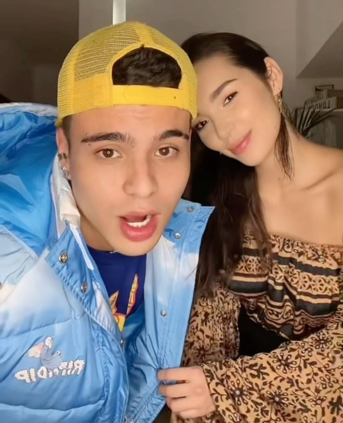 Sebastián Villalobos con su pareja (Foto: Camila Santamaria / Instagram)