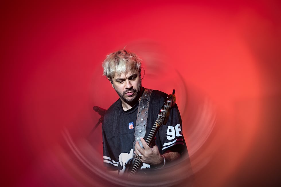 Es el turno de “Vivamos el momento”. Gastón Sardelli toma el liderazgo en el bajo.