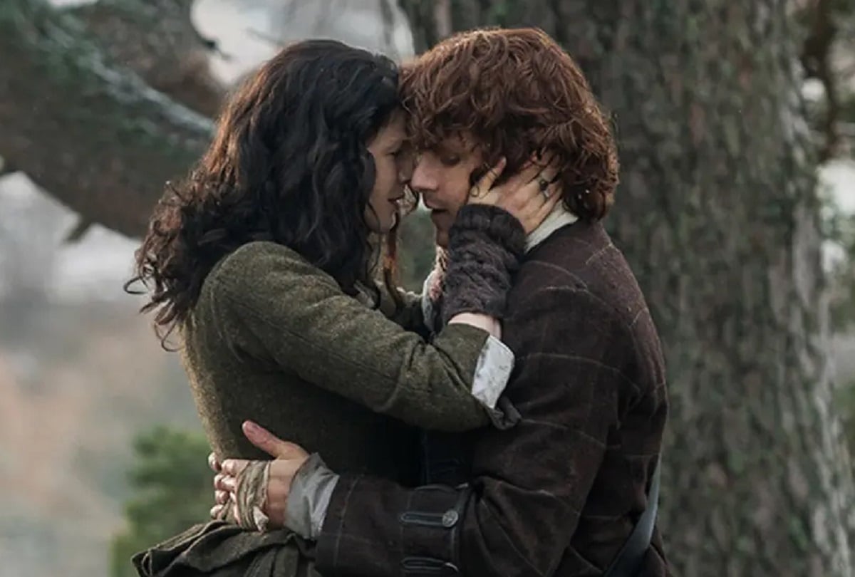 La emotiva despedida de Claire (Caitríona Balfe) y Jamie (Sam Heughan) en la segunda temporada de "Outlander" (Foto: Starz)