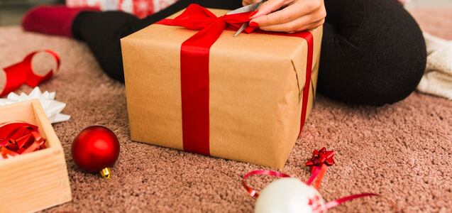 Una mujer revela los regalos que los hombres deben evitar comprar a sus parejas por Navidad