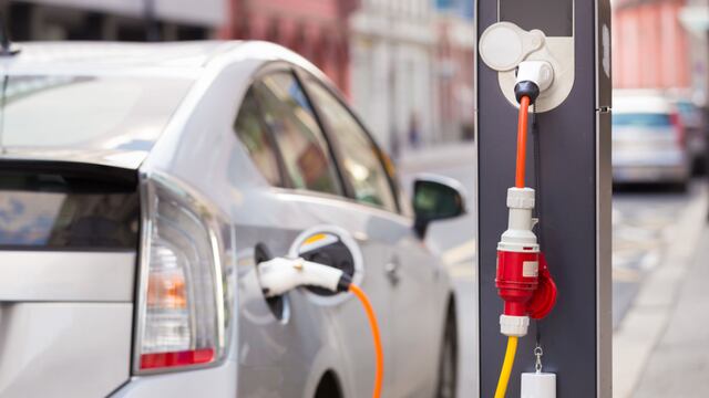 Venta de vehículos eléctricos e híbridos creció 94,44% en octubre