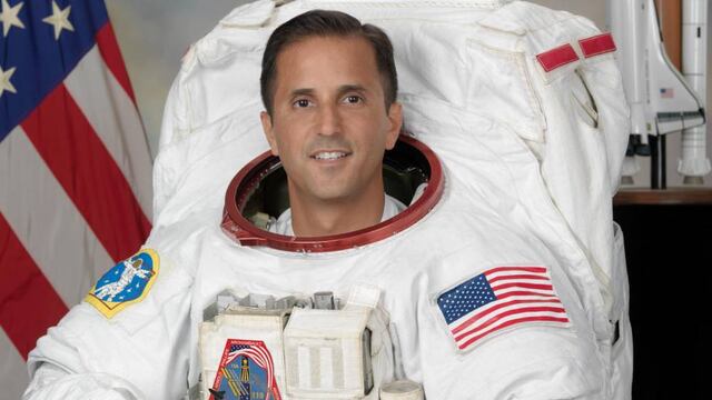 La NASA nombra por primera vez a un hispano jefe de sus astronautas