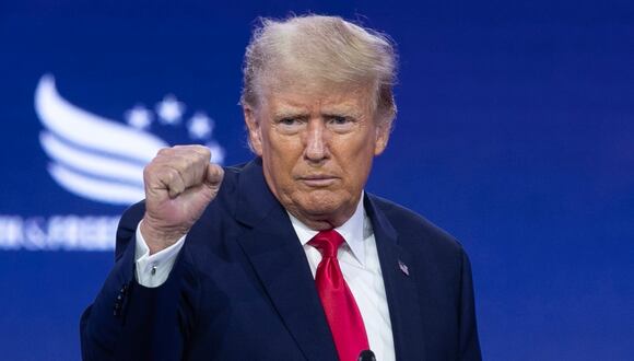 El expresidente de EE.UU., Donald J. Trump, hace un gesto tras Conferencia de Política de la Mayoría de la Coalición Fe y Libertad, en Washington, DC, EE.UU., el 24 de junio de 2023. (Foto de EFE/EPA/MICHAEL REYNOLDS / EFE)